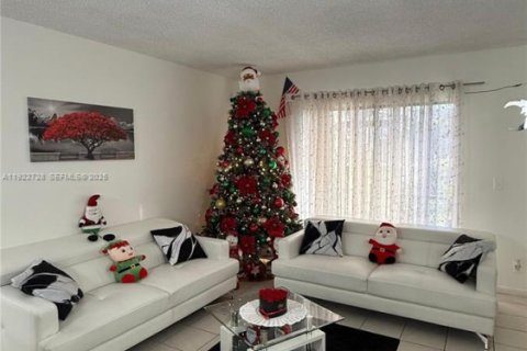 Купить кондоминиум в Бока-Ратон, Флорида 2 спальни, 79.62м2, № 1986860 - фото 11