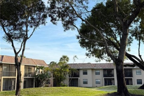 Купить кондоминиум в Бока-Ратон, Флорида 2 спальни, 79.62м2, № 1986860 - фото 2