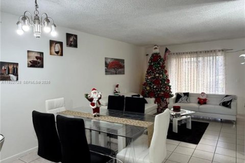 Купить кондоминиум в Бока-Ратон, Флорида 2 спальни, 79.62м2, № 1986860 - фото 10