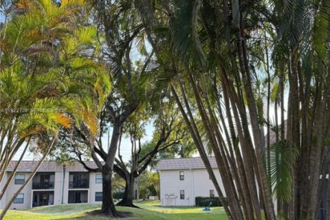 Купить кондоминиум в Бока-Ратон, Флорида 2 спальни, 79.62м2, № 1986860 - фото 3