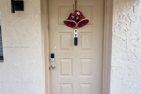 Купить кондоминиум в Бока-Ратон, Флорида 2 спальни, 79.62м2, № 1986860 - фото 4