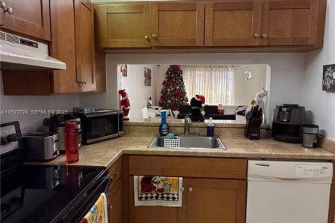 Купить кондоминиум в Бока-Ратон, Флорида 2 спальни, 79.62м2, № 1986860 - фото 5