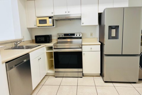 Купить кондоминиум в Майами, Флорида 1 спальня, 63.64м2, № 2085873 - фото 4