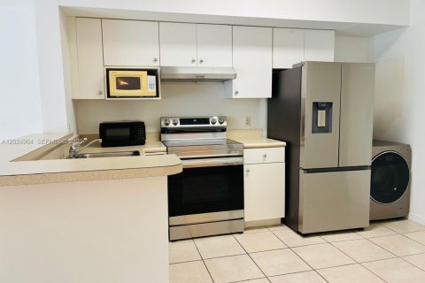 Купить кондоминиум в Майами, Флорида 1 спальня, 63.64м2, № 2085873 - фото 3
