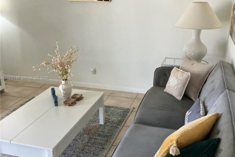 Купить коммерческую недвижимость в Холливуд, Флорида 183.2м2, № 2066798 - фото 10