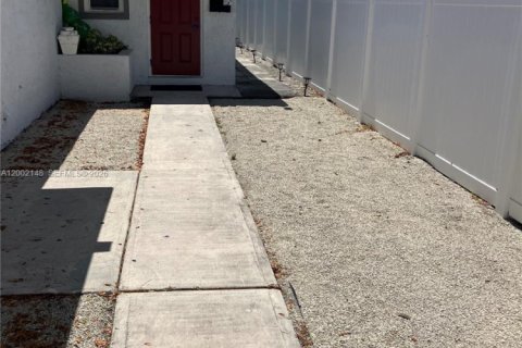 Купить коммерческую недвижимость в Холливуд, Флорида 183.2м2, № 2066798 - фото 11