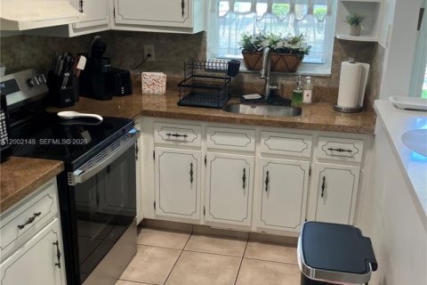 Купить коммерческую недвижимость в Холливуд, Флорида 183.2м2, № 2066798 - фото 3