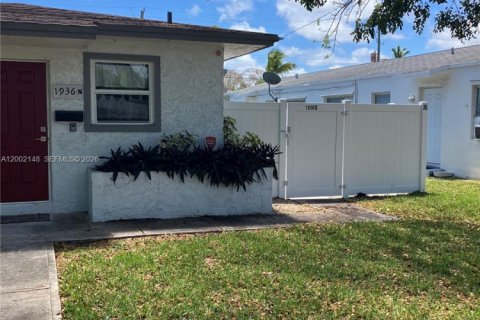 Купить коммерческую недвижимость в Холливуд, Флорида 183.2м2, № 2066798 - фото 2