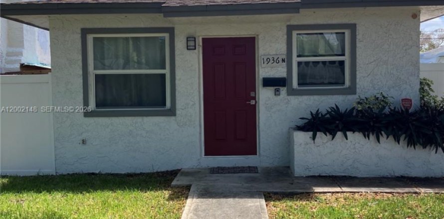 Коммерческая недвижимость в Холливуд, Флорида 183.2м2 № 2066798