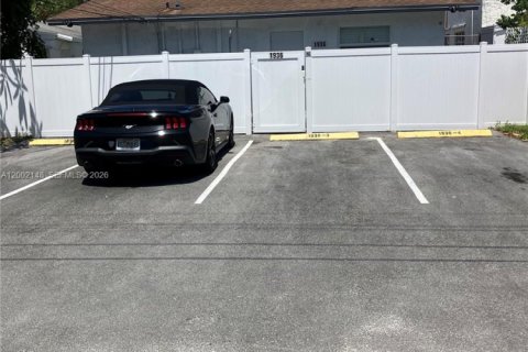 Купить коммерческую недвижимость в Холливуд, Флорида 183.2м2, № 2066798 - фото 13