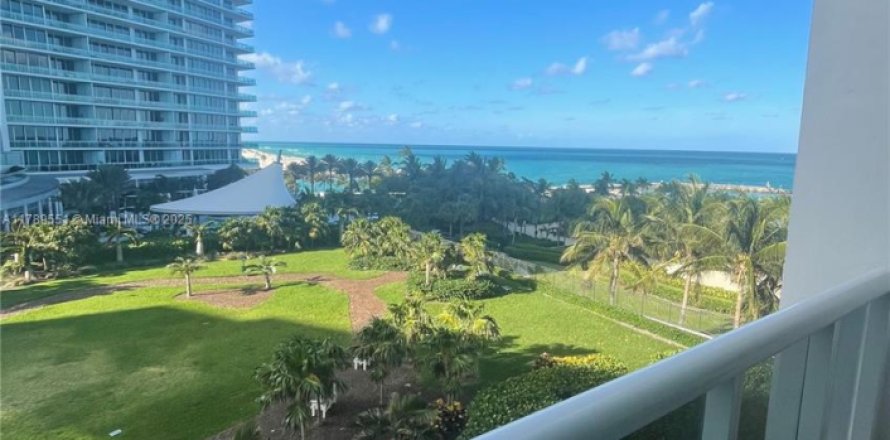 Condominio en Bal Harbour, Florida, 1 dormitorio № 1730916