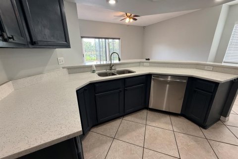House in Kissimmee, Florida 4 bedrooms, 233.74 sq.m. № 2210981 - photo 8