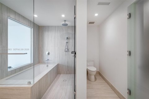 Copropriété à vendre à North Miami, Floride: 2 chambres, 145.95 m2 № 2432099 - photo 18