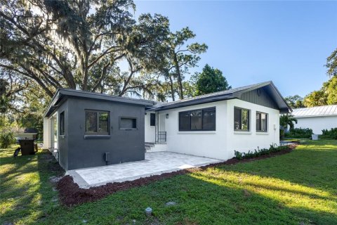 House in Temple Terrace, Florida 3 bedrooms, 194.07 sq.m. № 2393861 - photo 24