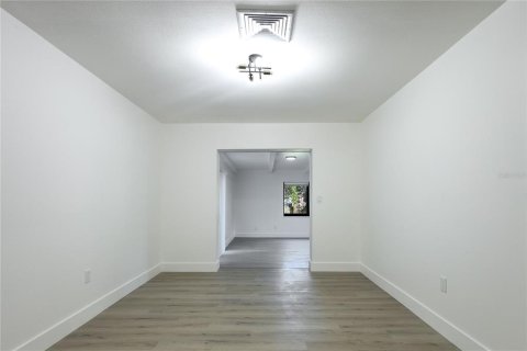 House in Temple Terrace, Florida 3 bedrooms, 194.07 sq.m. № 2393861 - photo 20