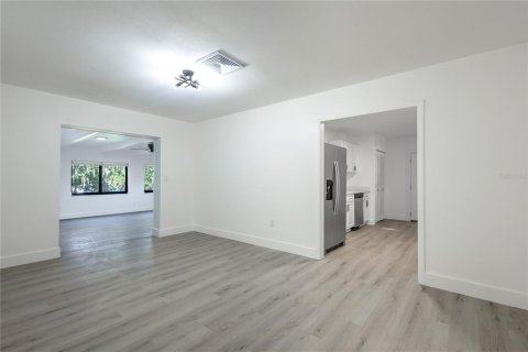 House in Temple Terrace, Florida 3 bedrooms, 194.07 sq.m. № 2393861 - photo 19