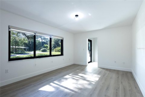House in Temple Terrace, Florida 3 bedrooms, 194.07 sq.m. № 2393861 - photo 18