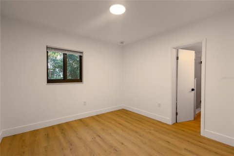 House in Temple Terrace, Florida 3 bedrooms, 194.07 sq.m. № 2393861 - photo 11