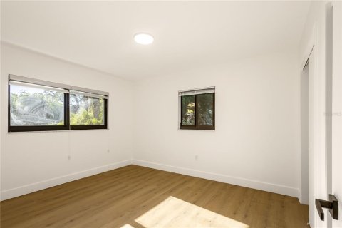 House in Temple Terrace, Florida 3 bedrooms, 194.07 sq.m. № 2393861 - photo 8