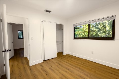 House in Temple Terrace, Florida 3 bedrooms, 194.07 sq.m. № 2393861 - photo 12