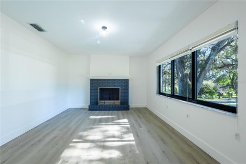 House in Temple Terrace, Florida 3 bedrooms, 194.07 sq.m. № 2393861 - photo 16