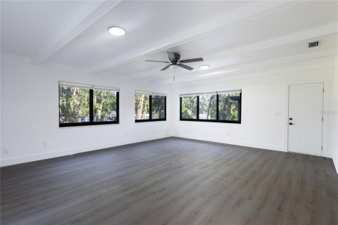 House in Temple Terrace, Florida 3 bedrooms, 194.07 sq.m. № 2393861 - photo 22