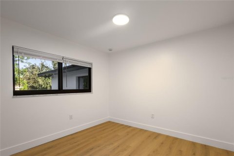House in Temple Terrace, Florida 3 bedrooms, 194.07 sq.m. № 2393861 - photo 13