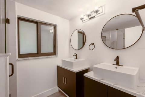 House in Temple Terrace, Florida 3 bedrooms, 194.07 sq.m. № 2393861 - photo 6