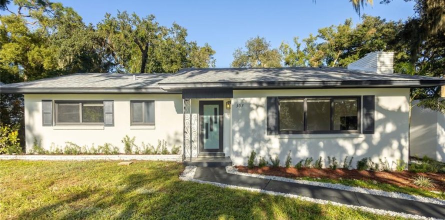 House in Temple Terrace, Florida 3 bedrooms, 194.07 sq.m. № 2393861