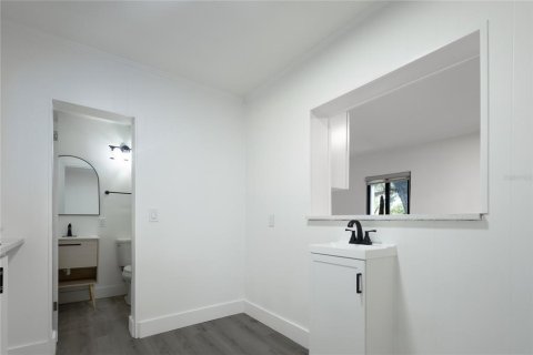 House in Temple Terrace, Florida 3 bedrooms, 194.07 sq.m. № 2393861 - photo 23