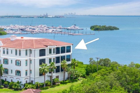 Condo in Tampa, Florida, 3 bedrooms  № 1846653 - photo 1