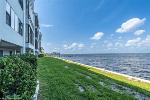 Condominio en alquiler en Punta Gorda, Florida, 3 dormitorios, 178 m2 № 1838577 - foto 1