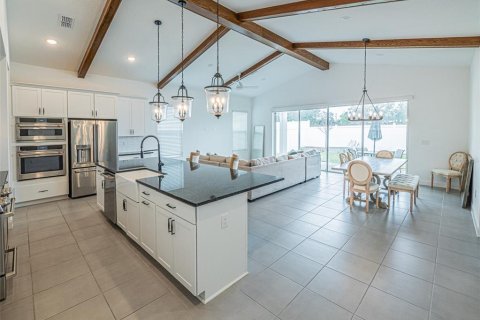 House in Winter Garden, Florida 4 bedrooms, 205.41 sq.m. № 2119526 - photo 3