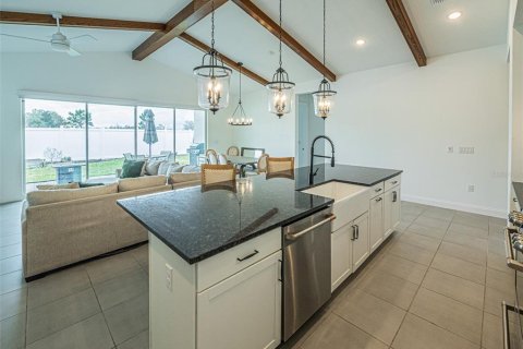 House in Winter Garden, Florida 4 bedrooms, 205.41 sq.m. № 2119526 - photo 5