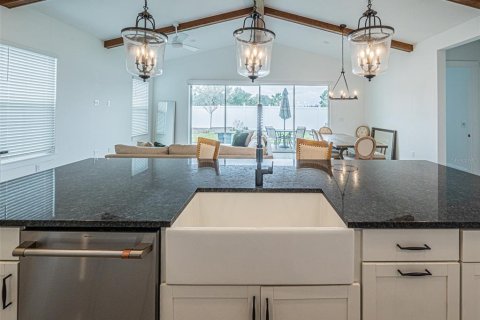 House in Winter Garden, Florida 4 bedrooms, 205.41 sq.m. № 2119526 - photo 9