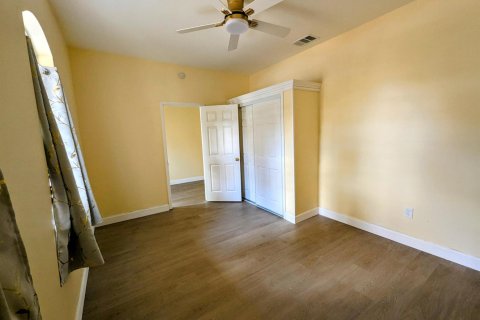 House in Tampa, Florida 4 bedrooms, 142.42 sq.m. № 2270468 - photo 14