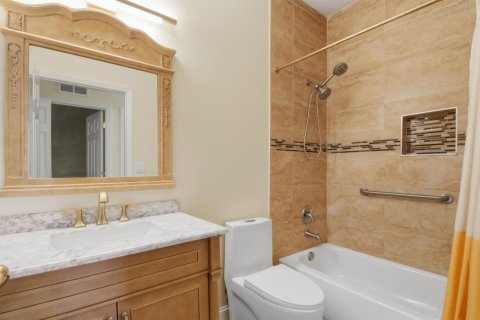 House in Tampa, Florida 4 bedrooms, 142.42 sq.m. № 2270468 - photo 16