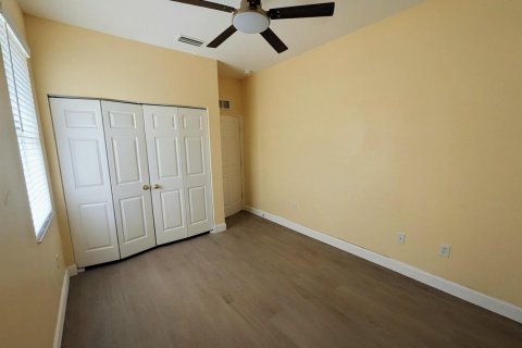House in Tampa, Florida 4 bedrooms, 142.42 sq.m. № 2270468 - photo 18