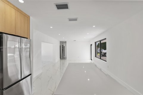 Купить виллу или дом в Хайалиа, Флорида 3 спальни, 129.6м2, № 2043647 - фото 8