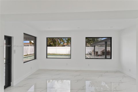 Купить виллу или дом в Хайалиа, Флорида 3 спальни, 129.6м2, № 2043647 - фото 13