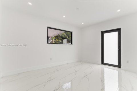 Купить виллу или дом в Хайалиа, Флорида 3 спальни, 129.6м2, № 2043647 - фото 30