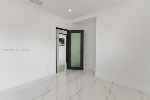 Купить виллу или дом в Хайалиа, Флорида 3 спальни, 129.6м2, № 2043647 - фото 24