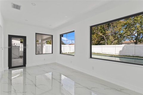 Купить виллу или дом в Хайалиа, Флорида 3 спальни, 129.6м2, № 2043647 - фото 12