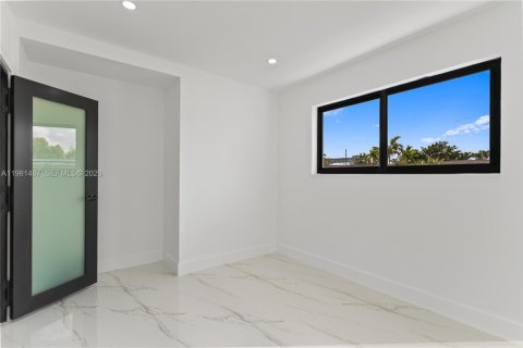 Купить виллу или дом в Хайалиа, Флорида 3 спальни, 129.6м2, № 2043647 - фото 25