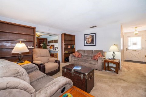 House in Orlando, Florida 3 bedrooms, 140.1 sq.m. № 1843082 - photo 6