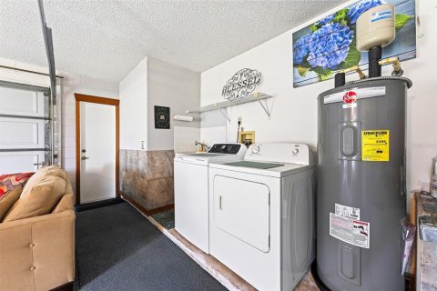 Villa ou maison à vendre à Deltona, Floride: 3 chambres, 152.17 m2 № 2418434 - photo 23