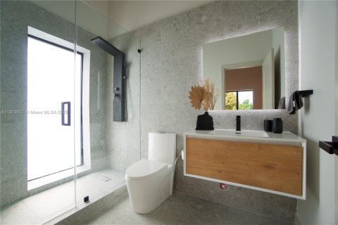 Villa ou maison à vendre à Miami, Floride: 4 chambres, 215.9 m2 № 2035772 - photo 9