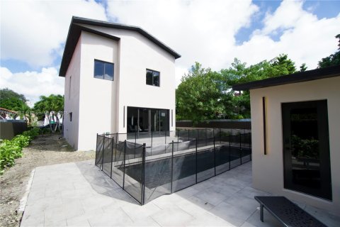 Villa ou maison à vendre à Miami, Floride: 4 chambres, 215.9 m2 № 2035772 - photo 13