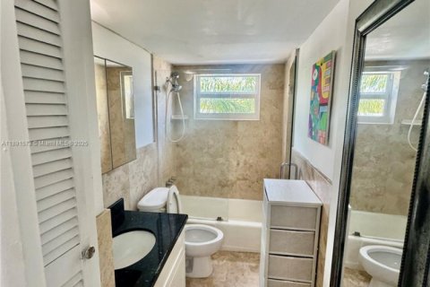 Condo in Miami Beach, Florida, 1 bedroom  № 1946624 - photo 5