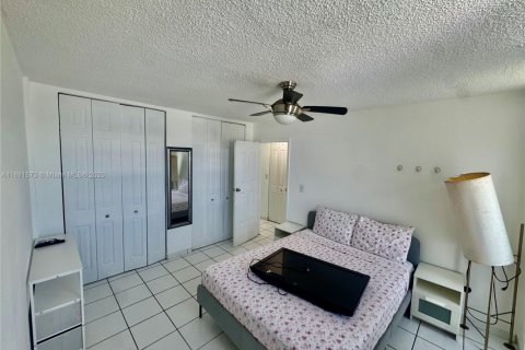Condo in Miami Beach, Florida, 1 bedroom  № 1946624 - photo 3